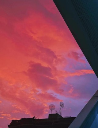 粉色天空：是落日余晖也是新黎明的曙光
