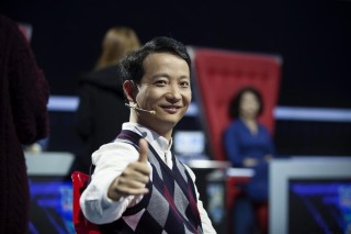 崔万志：从残疾人到千万富翁，他不抱怨，靠自己