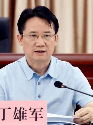 丁雄军：茅台围绕着酒业周边产品做了一些尝试，“KK先生昨天晚上吃冰淇凌的照片朋友圈已经发了”