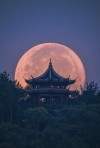 一边是日出 一边是月落 日月同辉 宁静致远