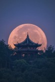 一边是日出 一边是月落 日月同辉 宁静致远
