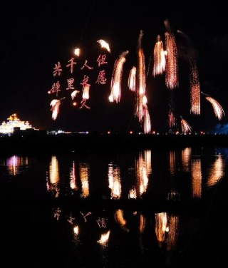 烟花个性签名唯美句子 烟花文案短句干净治愈生活