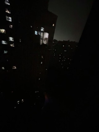 今晚的夜很黑（黑黑的夜里）