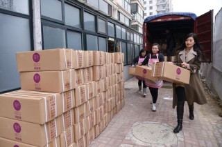 重庆80后陈挚卖橘片罐头 微商创业10个月销售千万元