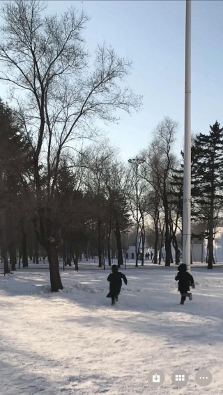 奔跑在雪地上的童年
