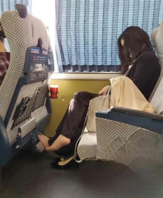 列车上遇到的姑娘