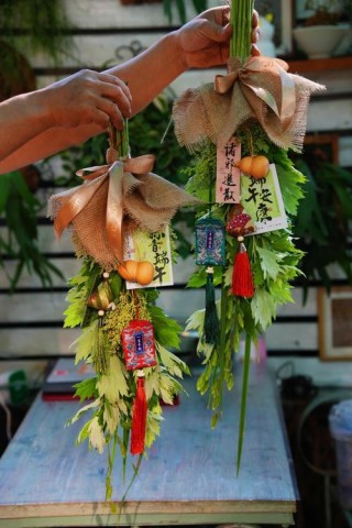 插一支艾草在门口