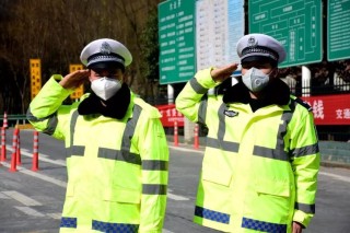 致敬抗疫一线人民警察：以生命赴使命，用热血铸警魂