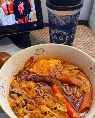 嗦一碗螺蛳粉，忆一段乡愁