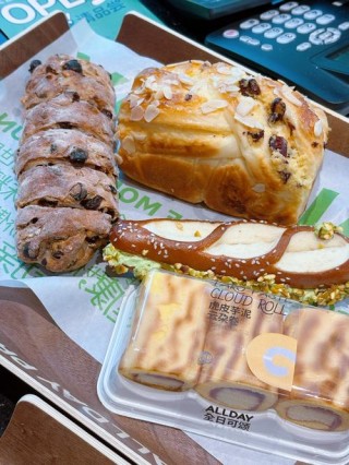 一块面包，一杯饮料，一座城，一份记忆，轻食、慢节奏。小资……