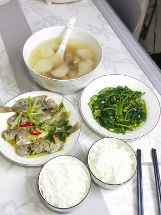 一顿私厨，让人感受到一屋两人三餐四季，一半烟火一半清欢的美好