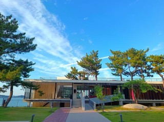 咖啡店外的风景