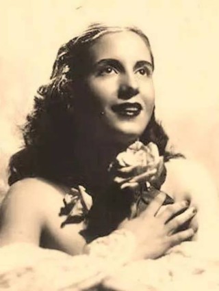 她有自己的世界