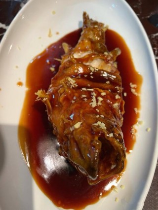 夜游西湖醉品醋鱼，别有一番滋味醉心头