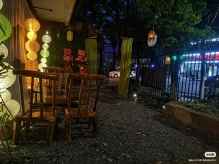 小酒吧里的春天