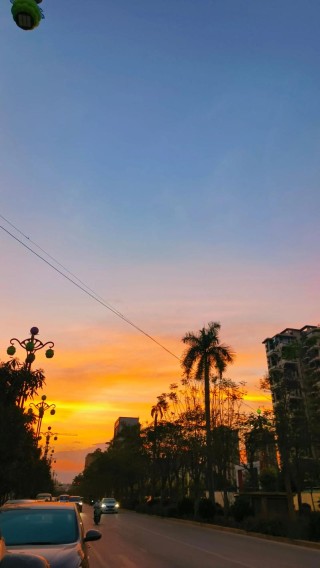 晚霞正值美丽，你在晚霞出现的地方