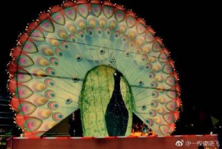 相逢千金在雪上 （打一字）