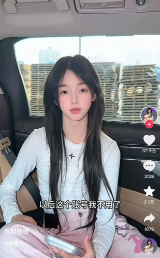 12 岁千万粉网红刘格格玩抽象翻车！官宣弃大号涨粉小号，被妈惩罚后全家整活，宣传爸爸粮贸公司还引全网误认央企