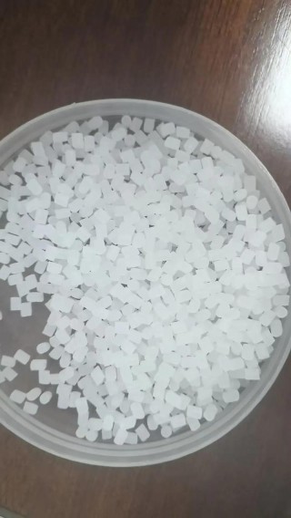 钟恒新材取得低收缩哑光聚酯膜母粒相关专利，使得制备的聚酯母粒兼顾良好的哑光性能和低收缩性能