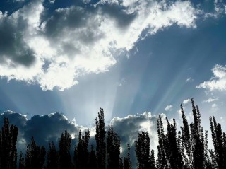 吹开了乌云见太阳