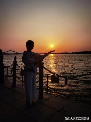 夕阳无限好，犹能灿长天