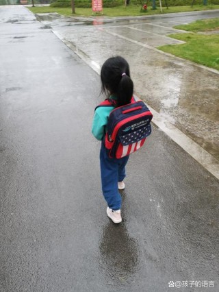 年少躲雨