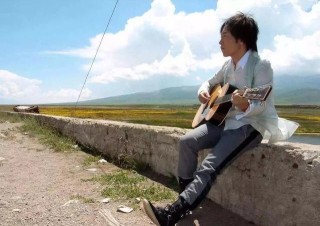 励志人物许巍：在不经意间转身