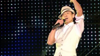 刘德华泪洒演唱会：英雄未迟暮，来日更方长