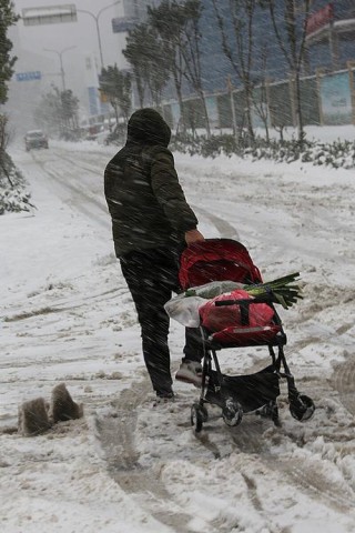《下班的路上，我用地瓜钱买下了一场雪》