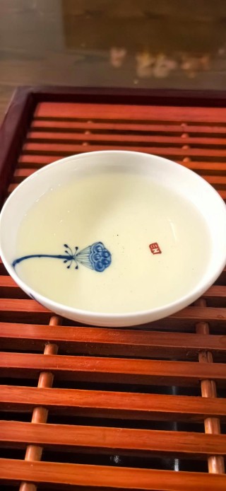 半盏春茶的等待