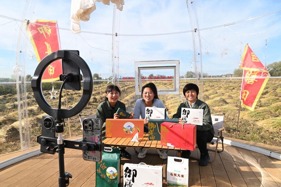 农产品电商“光鲜”的背后 农民变身“低头族”  第1张