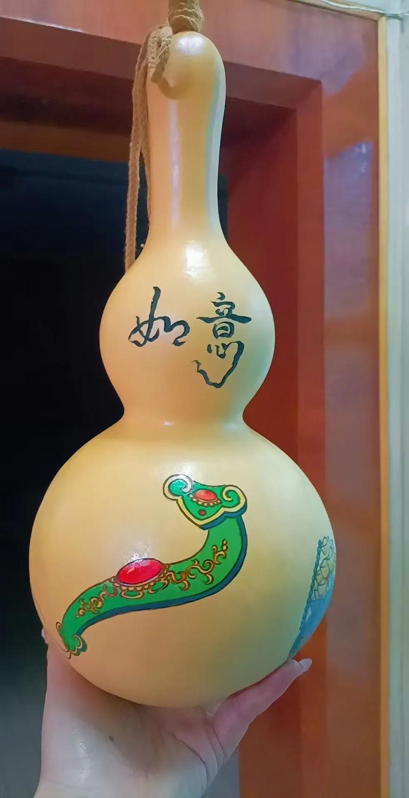 大学生村官廉毅翔，火绘葫芦传统手工艺闯销售  第1张