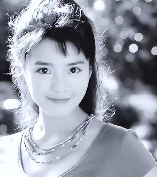 朱迅：青春在一个暑假里速成  第1张