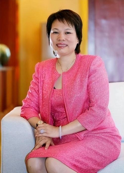 白手起家身价过10亿美元的11位中国女富豪  第1张