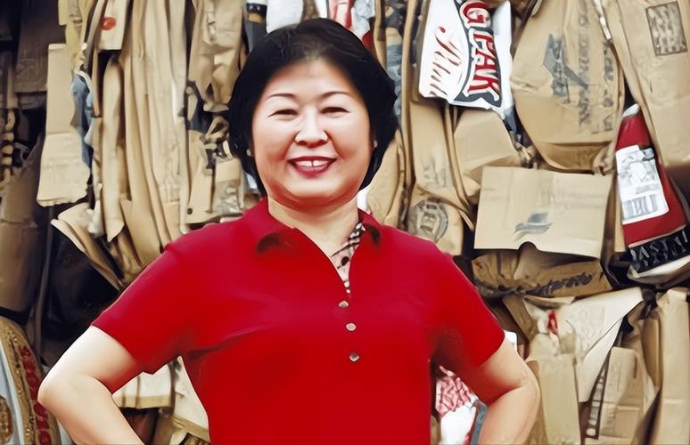 玖龙纸业张茵：靠收废纸赚到365亿身家，她的成功源于专注  第1张