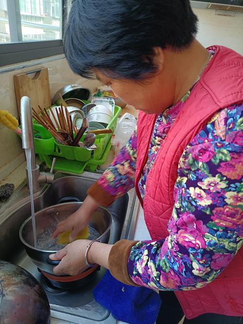 帮奶奶洗碗  第1张