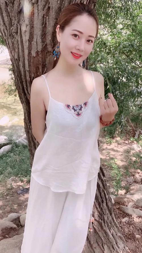 致我陪笑的那些岁月  第1张