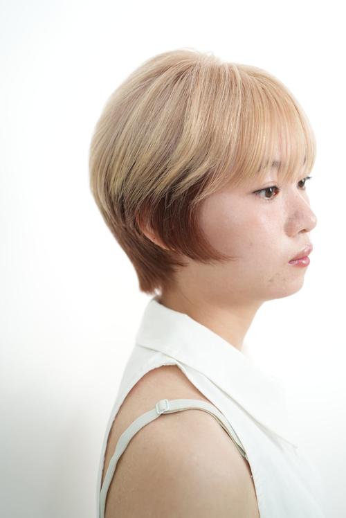 短发姑娘  第1张