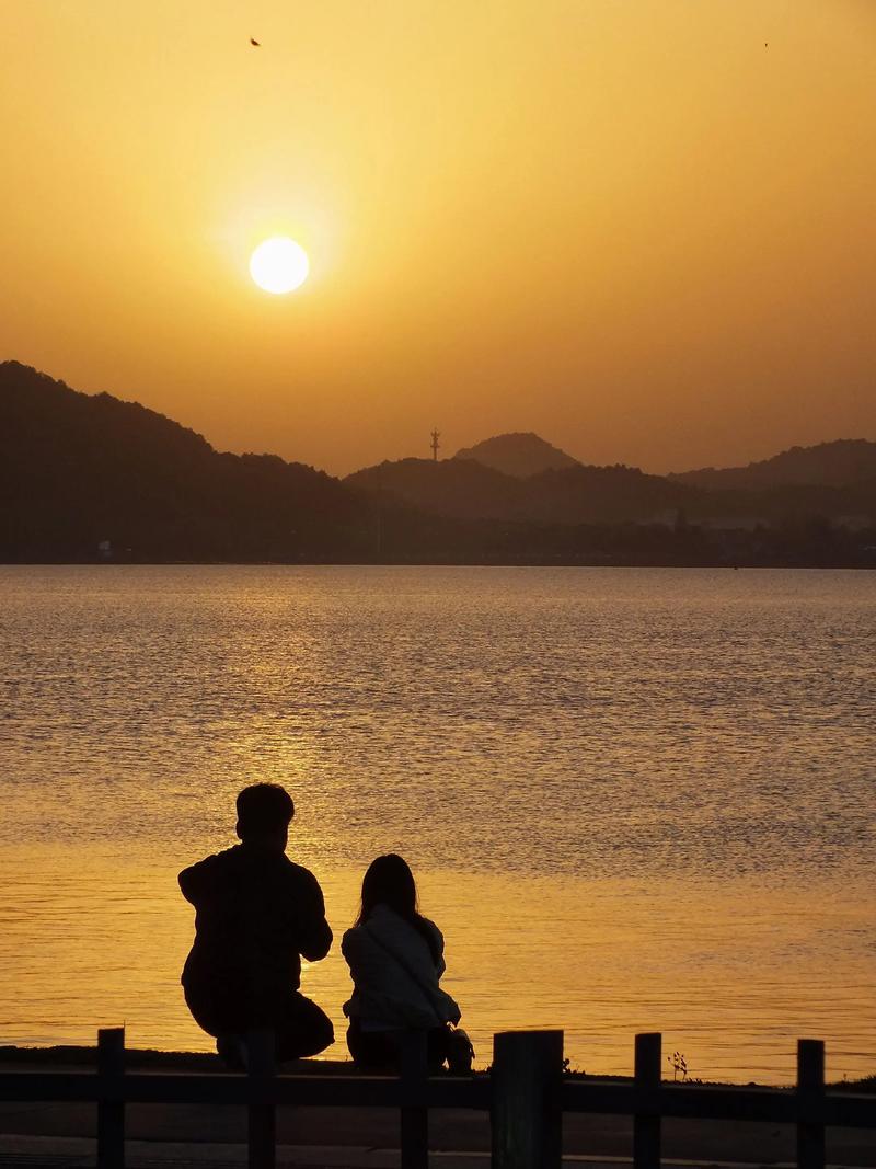 夕阳下的影望：第二章  第1张