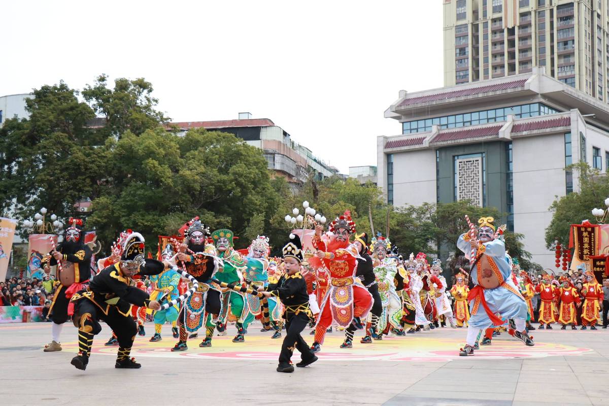 三月春潮舞  第1张