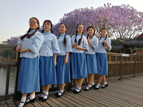 夜语芳华  第1张