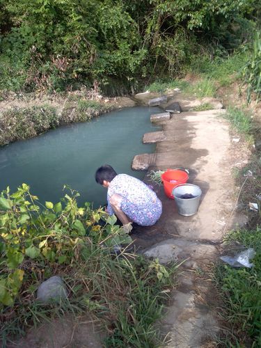 乡下女人的洗衣石 第1张 乡下女人的洗衣石 第1张