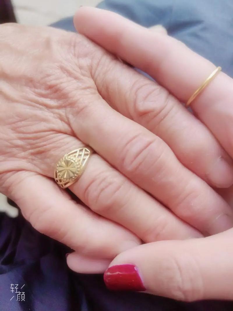 妈妈的手  第1张