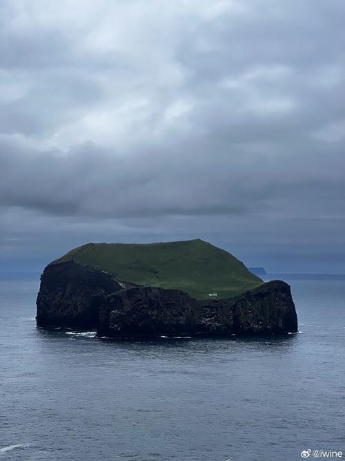 伤感的孤岛  第1张