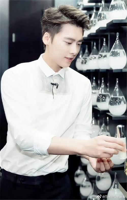 那一年，你的白衬衫……  第1张