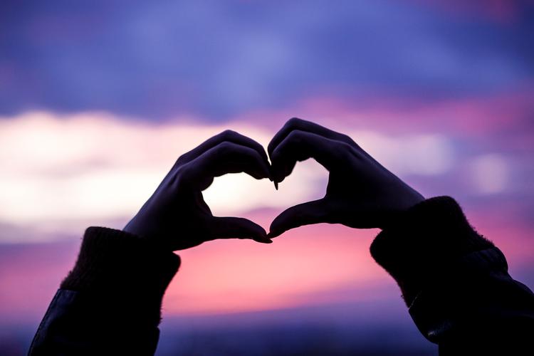 左手寂寞，右手爱恋  第1张