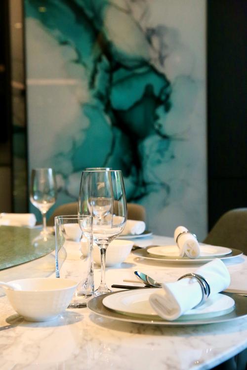 洗手间里的晚宴  第1张