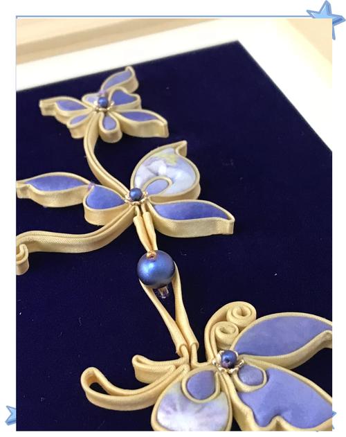 蝶恋花谁扣红丝腕  第1张