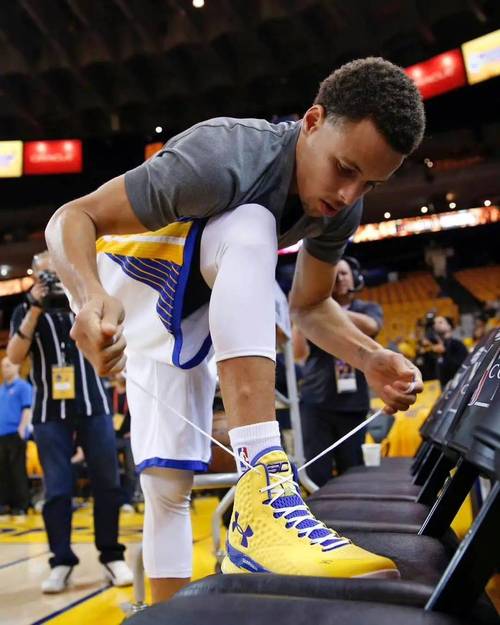 库里在球鞋上写的是哪句话，为何将这句话写在球鞋上  第1张