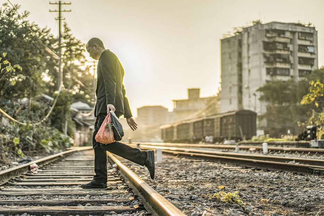 拿起离别  第1张